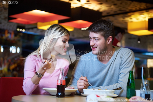 Image of couple having lunch break in shopping mall