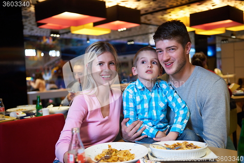Image of family having lunch in shopping mall