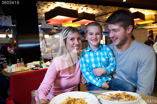 Image of family having lunch in shopping mall