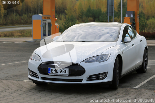 Image of White Tesla Model S Electric Car