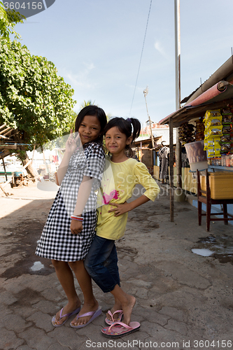Image of Indonesian girls in Manado shantytown