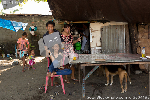 Image of Indonesian family in Manado shantytown
