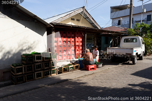 Image of Indonesian men in Manado shantytown