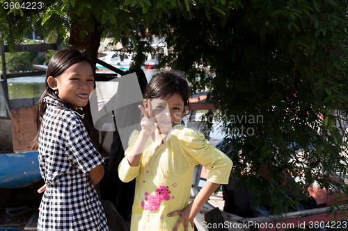 Image of Indonesian girls in Manado shantytown