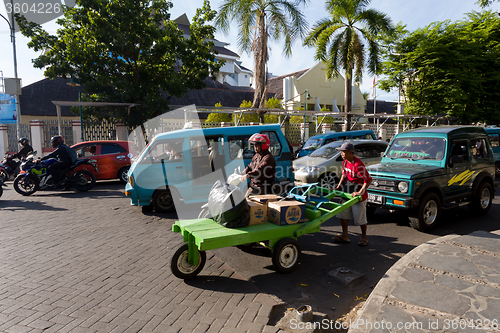 Image of Morning traffic on Manado street