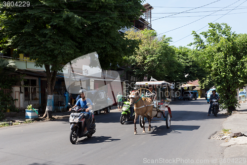 Image of horse drawn carriage in the streets of Manado