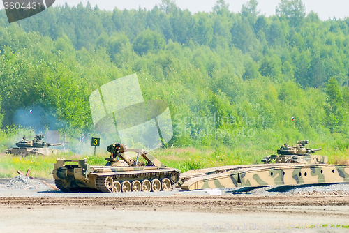 Image of Bridge layer MTU-72 in action under tank cover