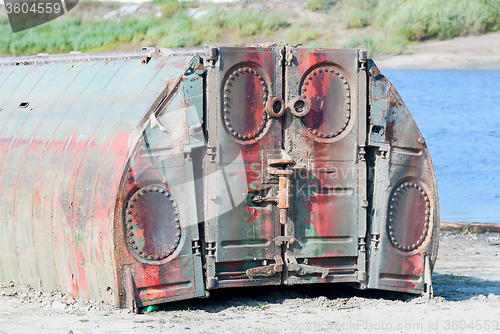 Image of Pontoon bridge cell on river bank