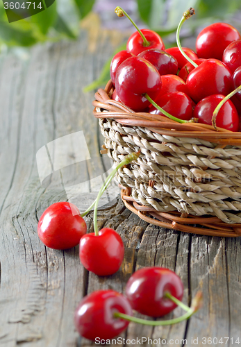 Image of ripe cherries 