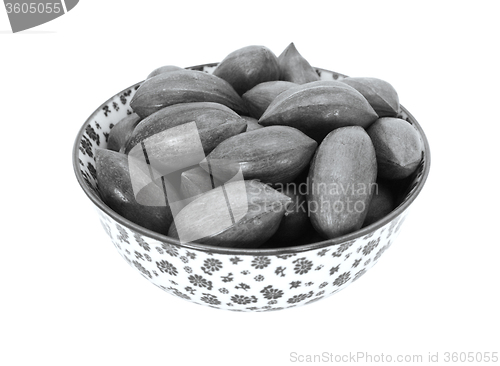 Image of Pecan nuts in a china bowl