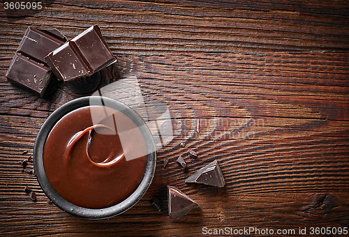 Image of Chocolate cream and chocolate pieces