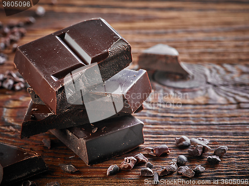 Image of Natural dark chocolate pieces