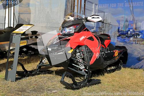 Image of Lynx Rave RE 600 Snowmobile on Display
