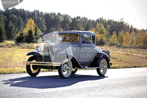 Image of Ford 2D Standard Couple A/2640year 1930 on the Road