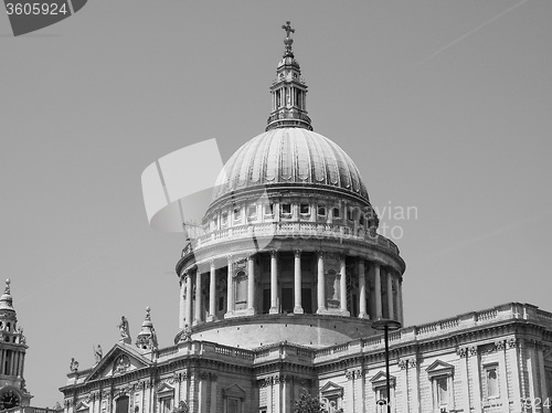 Image of Black and white St Paul Cathedral in London