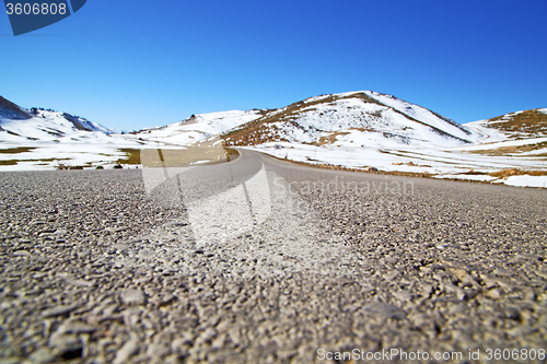 Image of hill in   africa  valley wild angle asphalt street white line cu