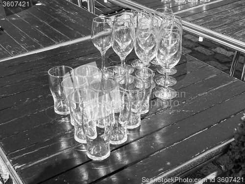 Image of Black and white Beer and wine glasses