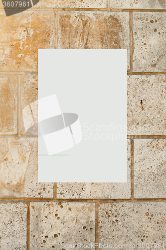 Image of blank picture on a concrete wall 