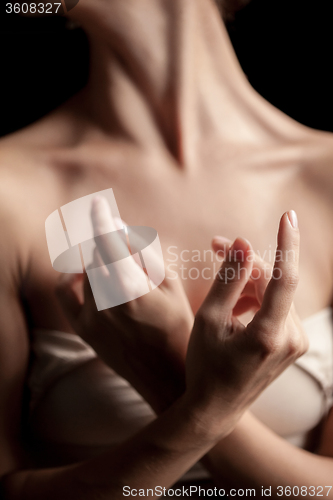 Image of The close-up of a young woman\'s neck