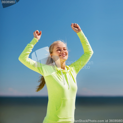 Image of woman runner celebrating victory