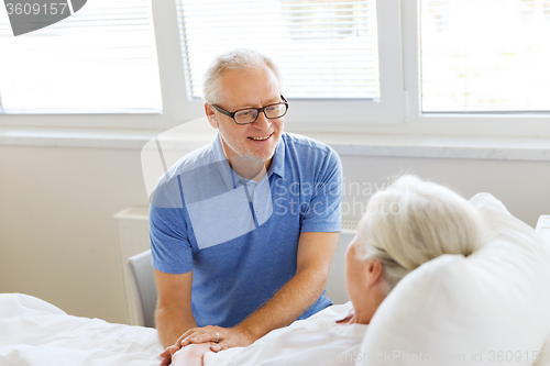 Image of senior couple meeting at hospital ward