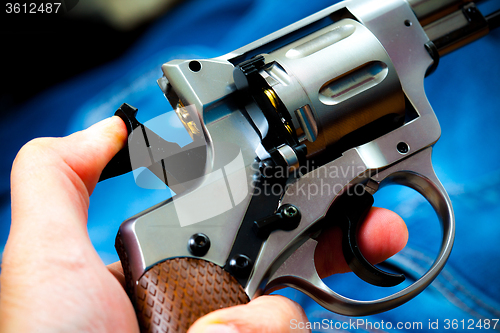 Image of revolver in human hand