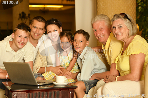 Image of  family sitting with laptop