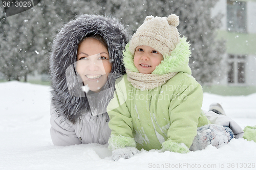 Image of Mother and daughter