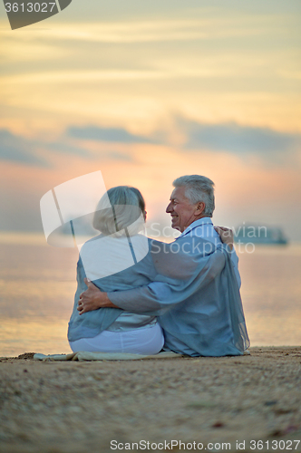 Image of  couple at sea 