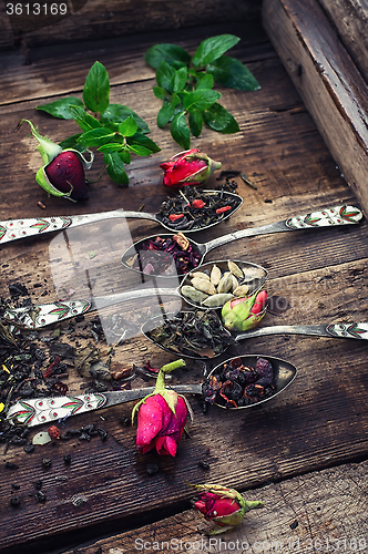 Image of Varieties of tea brewing