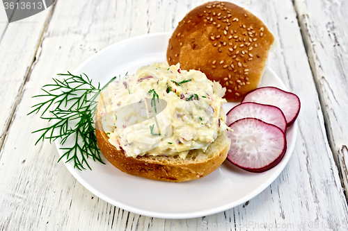 Image of Appetizer of radish and cheese on bun in plate