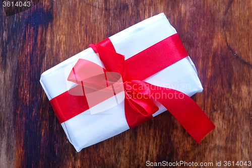 Image of box for present