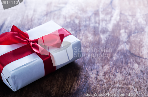 Image of box for present