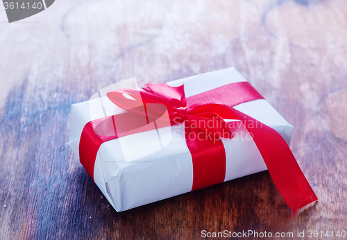 Image of box for present