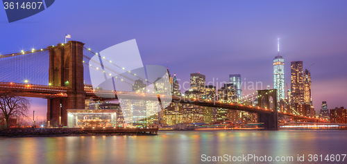 Image of Brooklyn bridge at dusk, New York City.