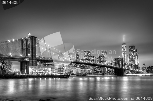 Image of Brooklyn bridge at dusk, New York City.