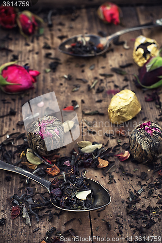 Image of by spilling tea spoons