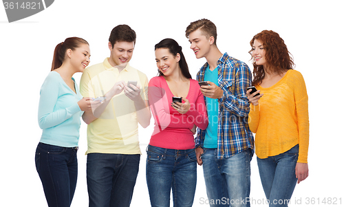 Image of group of smiling teenagers with smartphones