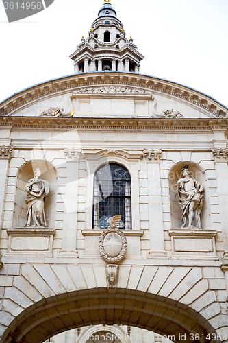 Image of historic   marble and statue in old  england