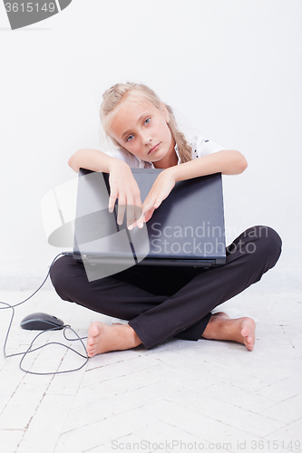 Image of young teen girl with laptop