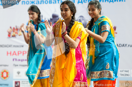 Image of Indian teens danse