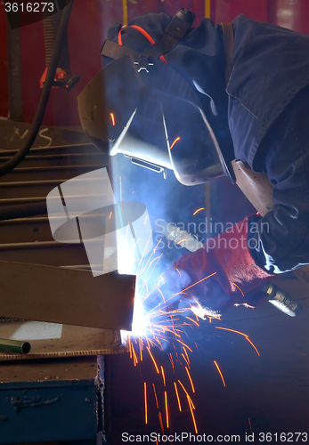 Image of worker with protective mask 