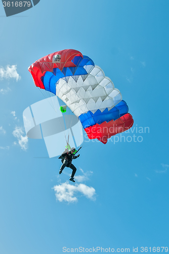 Image of Paratrooper man descends