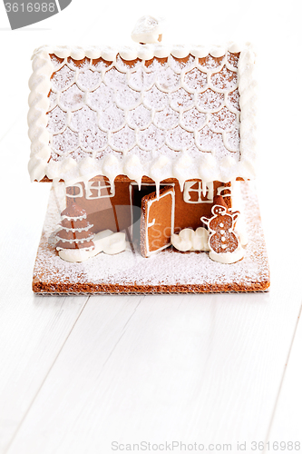 Image of gingerbread house 