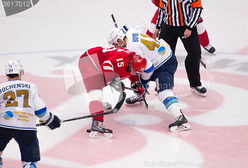 Image of D. Boyd (41) vs R. Horak (15) on faceoff