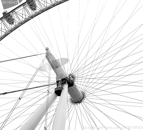 Image of london eye in the spring sky and white clouds