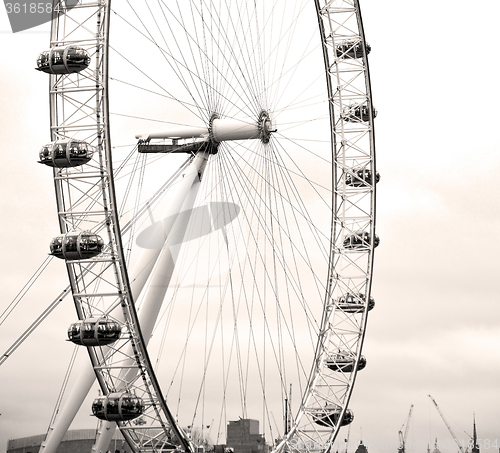 Image of london eye in the spring sky and white clouds