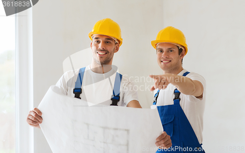 Image of group of builders with blueprint