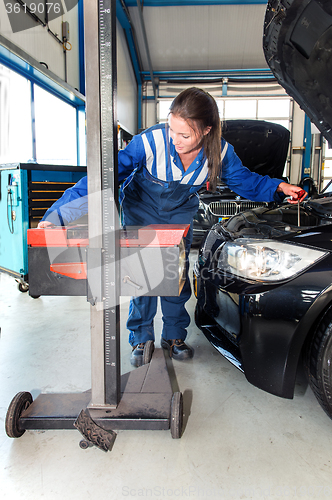 Image of Mechanic, adjusting the hight of a car\'s head lights