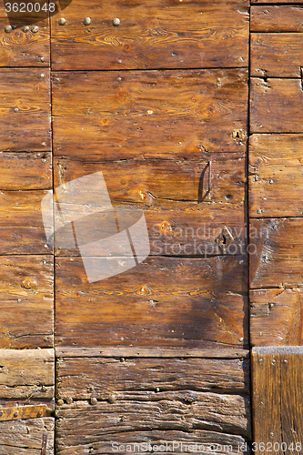 Image of varese  sumirago     rusty brass brown knocker   closed wood  